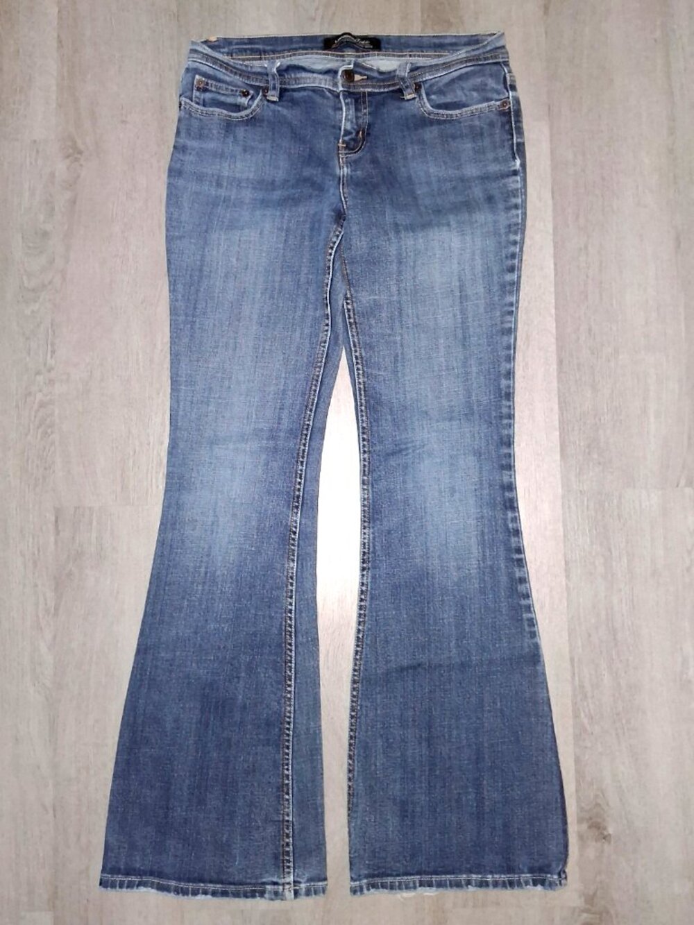 London Jean Stretch Distressed Flared Jeans Size 6 Wide Leg Bell Bottoms Flares